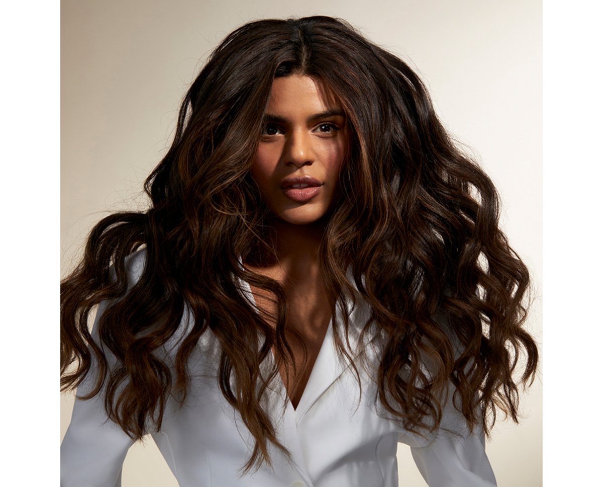 Temporary reference image for Mervo Frizz Control Serum draft — replace with licensed supplier photography before publishing.